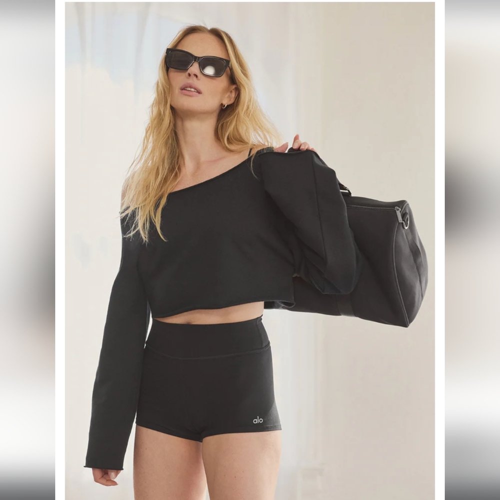 Alo Yoga Cropped Barre Shoulder Coverup